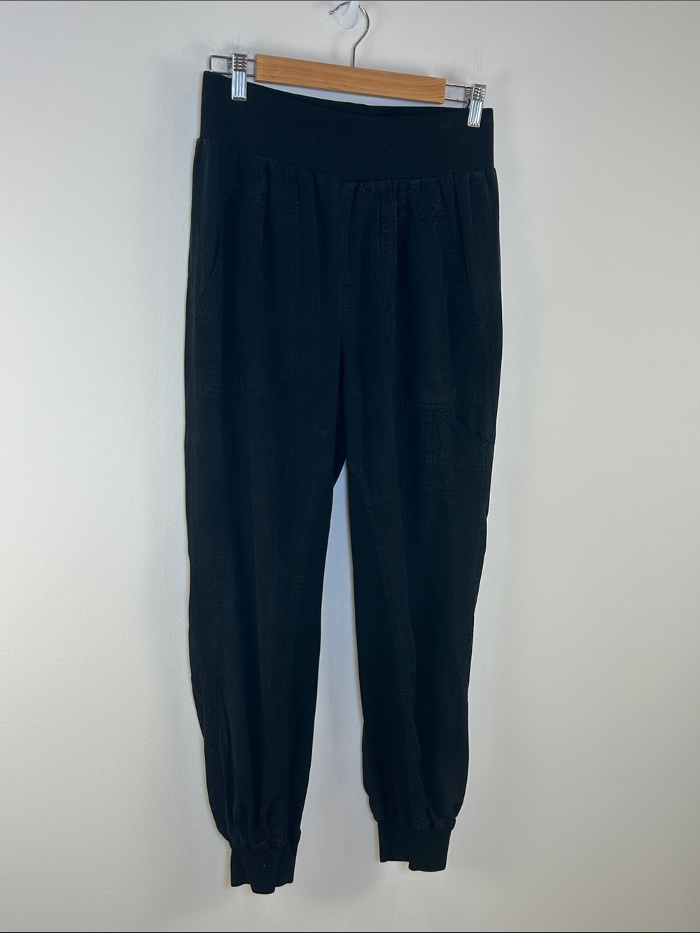 Quince Black Lyocell Utility Jogger Pants Medium